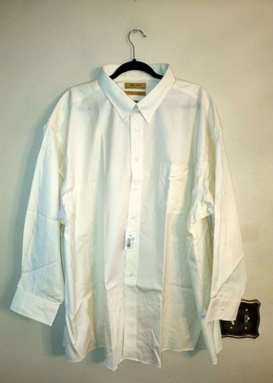 New with tag Men's Gold Label Roundtree & Yorke Cream Colored Shirt Size 20 - 34